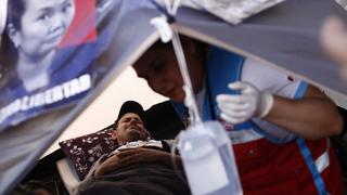 Mark Vito se desvanece en su carpa y es atendido por médicos de emergencia | VIDEO