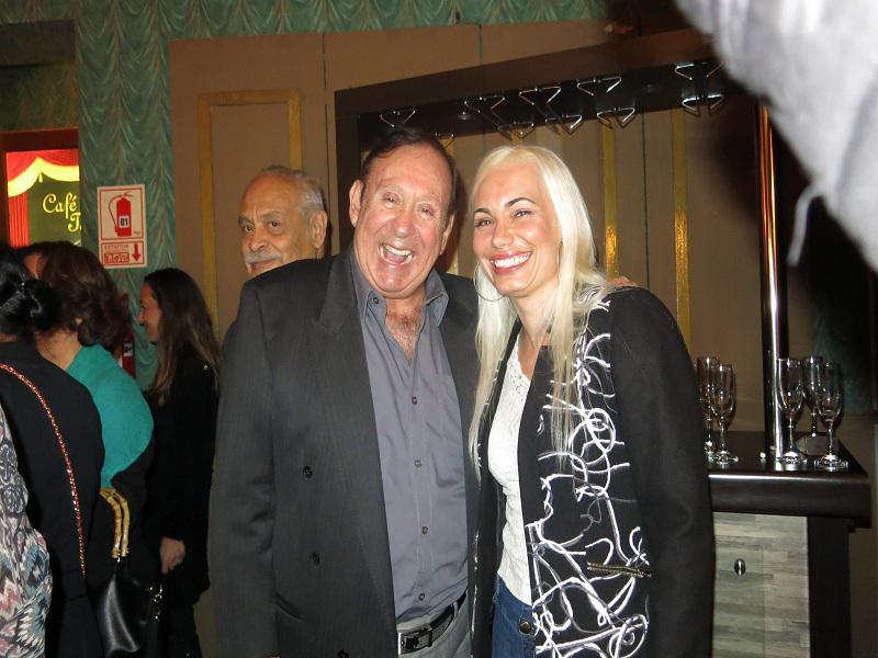 Tulio Loza enamorado de joven brasileña de 30 años 