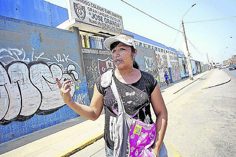 San Martín de Porres: Obras en colegio están paralizadas y padres protestan   