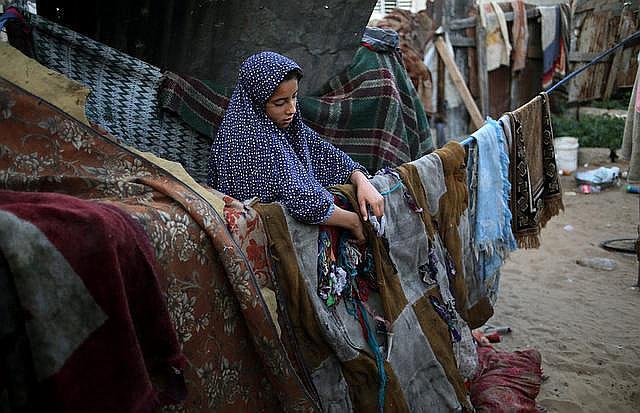 Gaza: palestinos visten con ropa que usaron sus enemigos israelíes