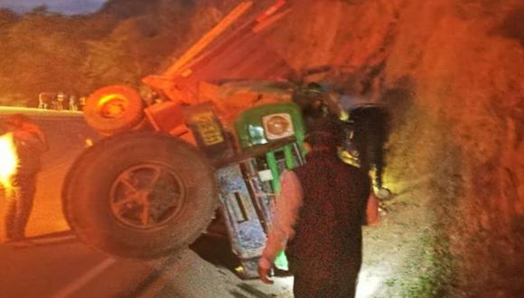 Piura: Chofer de camión falleció al chocar violentamente contra un cerro en Huancabamba.