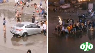 Viral: Auto termina atorado en la orilla de la playa Agua Dulce y nadie sabe cómo llegó ahí