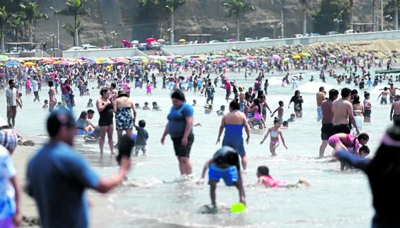 Alcalde de Chorrillos plantea aforo para playa de Agua Dulce.