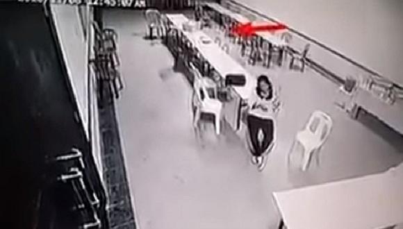 YouTube: Violento demonio es grabado golpeando a un mujer [VIDEO]