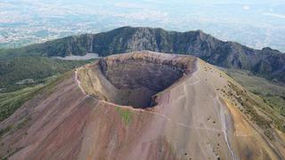 Turista intentó sacarse un selfie, se resbaló y cayó al cráter del volcán Vesubio