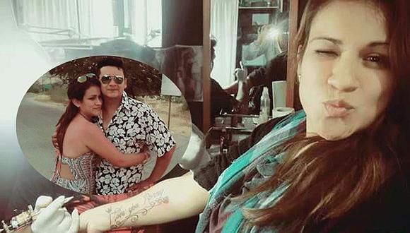 Ronny García: Karla Solf se tatúa el nombre del cantante en el brazo   