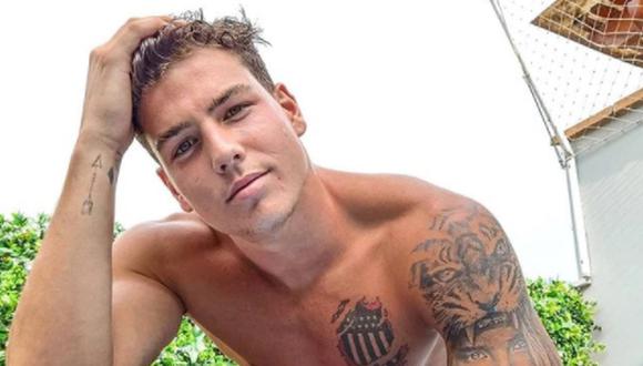 El uruguayo, quien se lanzó como solista, tiene tatuado en el pecho la insignia del club de sus amores: Peñarol (Foto: Tomi Narbondo / Instagram)