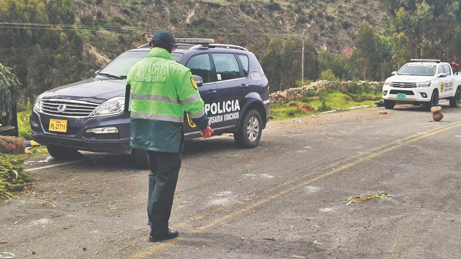 Rateros se lanzan por un barranco para huir de la PNP| FOTO