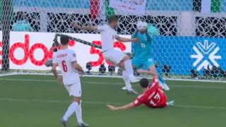 Irán vs. Gales: la gran atajada de Hosseini al disparo de Moore para evitar el 1-0 del cuadro europeo