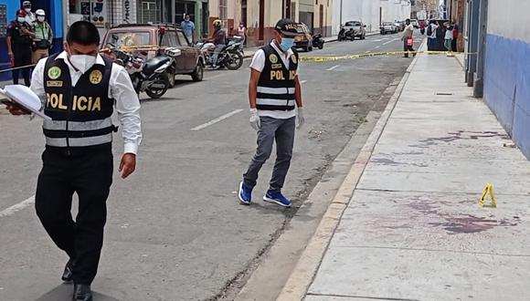 La Libertad: Cambista de dólares es asaltado y asesinado de un balazo en el cuello por avezados delincuentes a pocas cuadras de la Plaza de Armas de Trujillo. (Foto GEC)