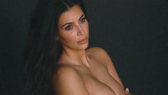 Kim Kardashian impacta con foto que revela secreto de sus pechos