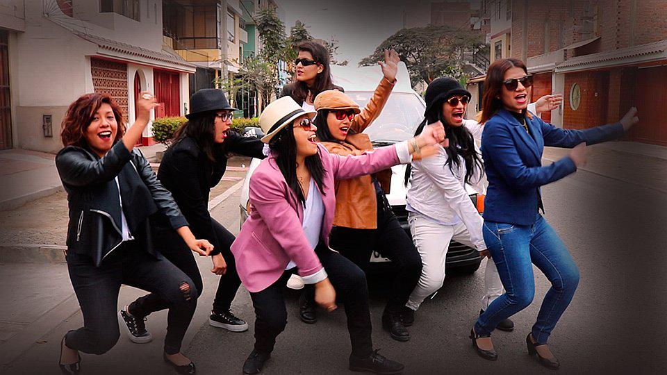 La divertida versión de 'Uptown Funk' a horas del concierto de Bruno Mars (VIDEO)