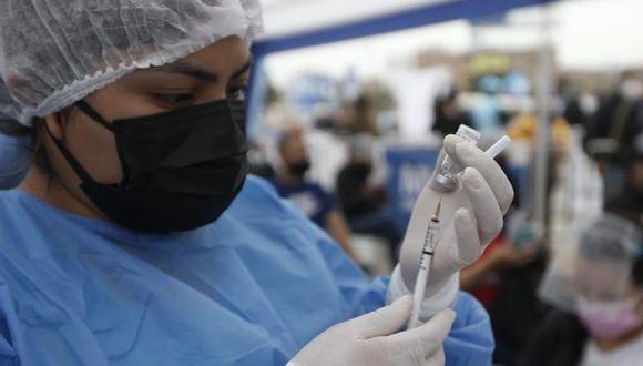 La vacunación habría influido en el descenso de las muertes por COVID-19 en Perú. (Foto: Jorge Cerdán | GEC)
