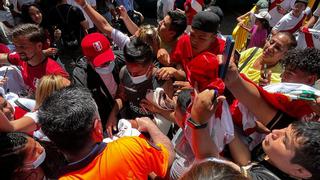 Christian Cueva, el más pedido: el recibimiento de los hinchas en Barcelona a la selección peruana | FOTOS