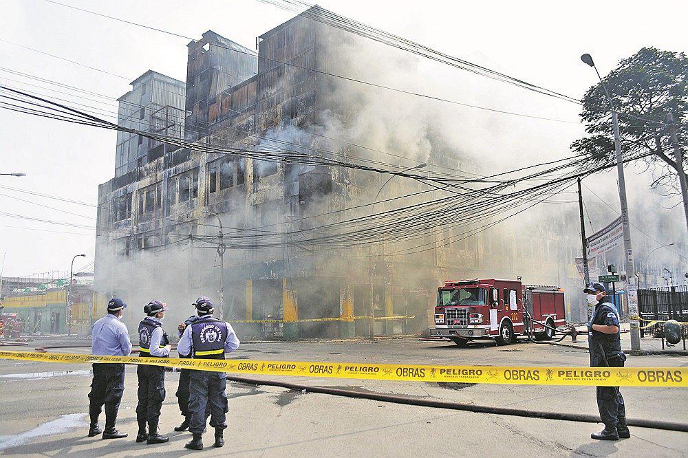 Incendio en Las Malvinas: se reavivó el fuego y las explosiones y la temperatura llegó a los 1000°C