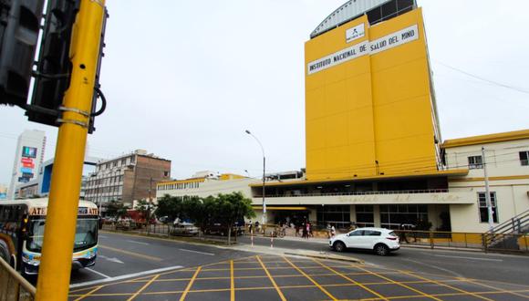 La Municipalidad de Lima indicó que una cuadrilla de obreros trabaja en la instalación de bolardos de contención, a fin de proteger a los peatones. (Foto: MML)