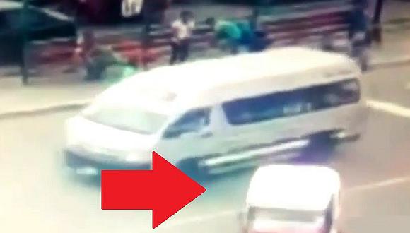​Mototaxi atropella a mujer policía en Ventanilla y ¡ocurre lo peor! (VIDEO)