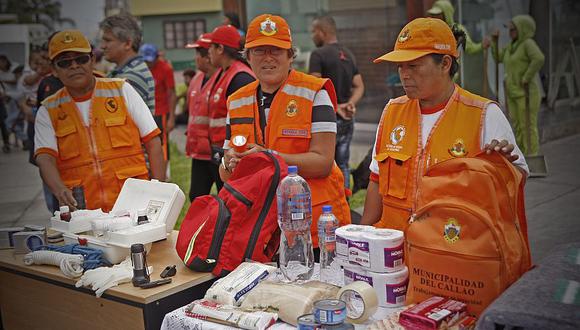 Durante una evacuación debe llevarse la mochila de emergencia, la cual debe estar bien equipada y pesar cerca de 8 kilos.  (Foto: GEC / Luis Gonzales)