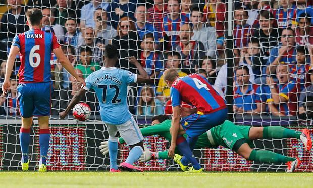 City gana 'in extremis' y consolida liderato, Chelsea vuelve a caer 