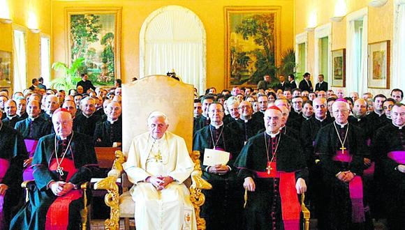 El Vaticano rechaza "calumnias" sobre "lobby gay" en clero de la Santa Sede