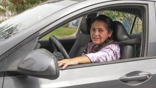 Mujeres al volante:  a sus 55 años Liliana Rodríguez es cabeza de familia y conductora en app de movilidad