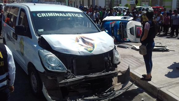 Según los testigos, la unidad policial habría embestido al mototaxi en el distrito de Gregorio Albarracín, en Tacna. (Foto: GEC)