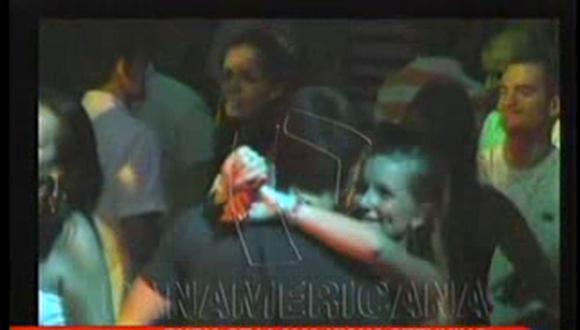 Video muestra apasionado beso entre Mario Hart y su rubia 