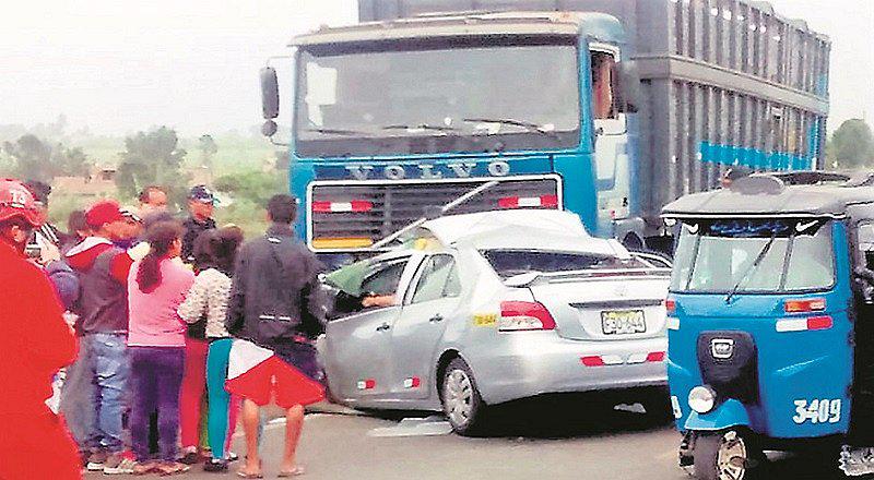 Barranca: Tres profesores mueren en choque frontal con tráiler