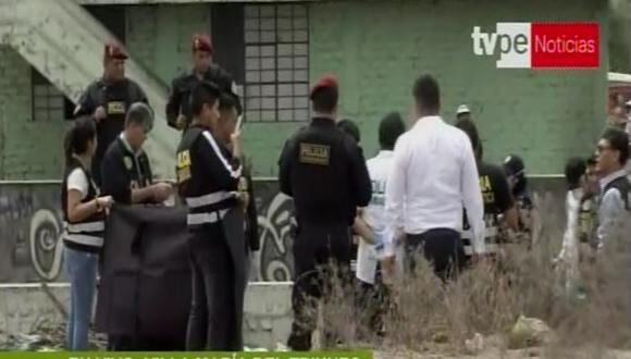 Los cuerpos fueron hallados en un descampado cerca a la zona conocida como la tablada de Lurín, en el distrito de Villa María del Triunfo. (Foto captura: TV Perú Noticias)