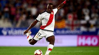 ​Culpan al peruano Luis Advíncula del descenso del Rayo Vallecano