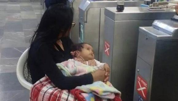 ​Sujeto abandona a su esposa y bebé de 9 meses afuera de la estación del metro para irse de juerga (FOTO)