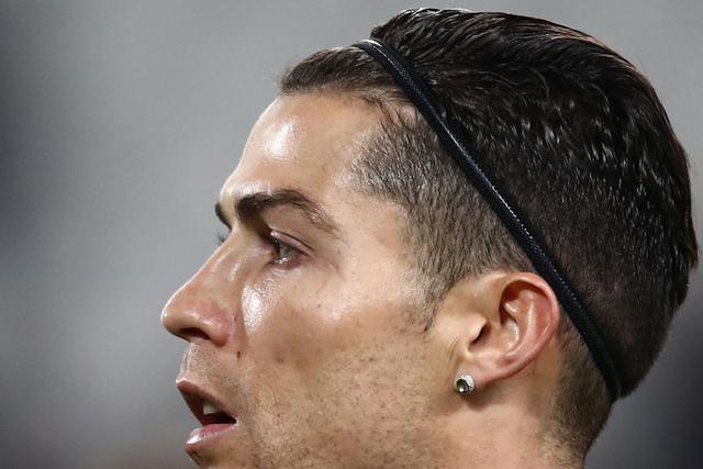 Cristiano Ronaldo luce un nuevo look en la Champions. (Foto: AFP)