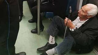 Facebook: abuelito viaja así en tren por indignante acción de mujeres (FOTO)