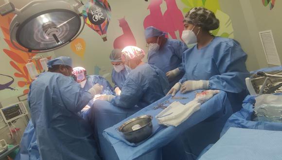Médicos del INSN de Breña construyen neovagina de adolescente con un fragmento de su colon.