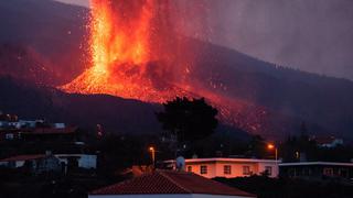 España: Volcán obliga a miles de personas a encerrarse en sus casas por mala calidad del aire