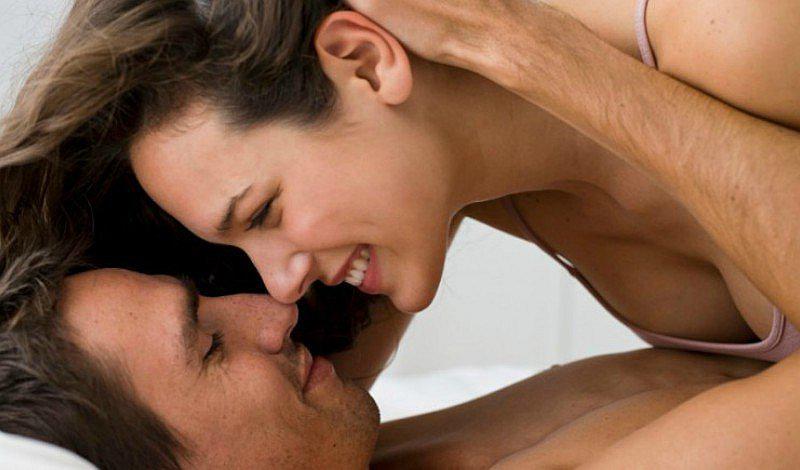 ¡Qué intenso! 4 poses que amarán las 'bajitas' en la intimidad