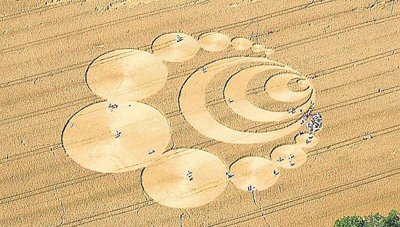 ¿Extraterrestres hicieron estos círculos perfectos en campos de cultivo? (VIDEO)