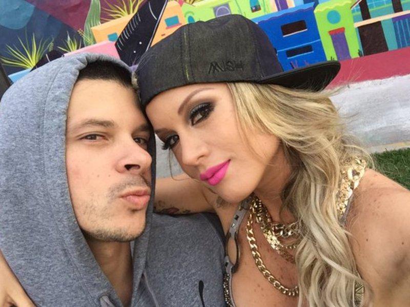 ¡Ay, qué lindo es el amor! ¡Mario Hart y Leslie Shaw se tatúan juntos! [FOTOS + VIDEOS]