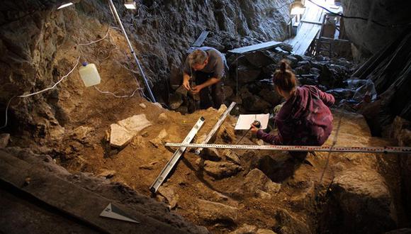 Arqueólogos encuentran cráneo de hace 50 mil años