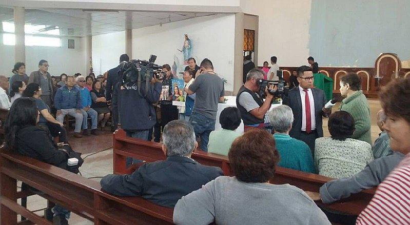 La Perla: Vecinos se enfrentan a padre por mural en iglesia