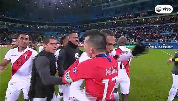 ​Chileno Gary Medel y su noble gesto con los jugadores peruanos tras derrota por 3-0 │VIDEO