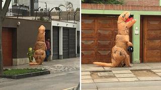 Papá se disfraza de "dinosaurio" para llevar a su hijo al colegio (VIDEO)