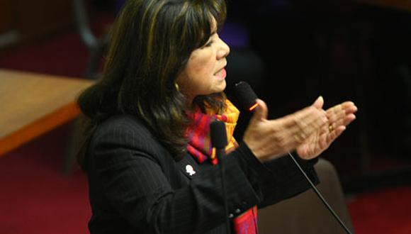 Martha Chávez señaló que no merece ganar menos que un ministro
