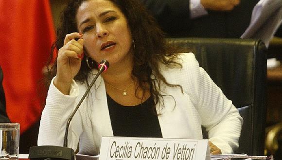 Cecilia Chacón dice que no sabe nada de contrato que implica a su hermano