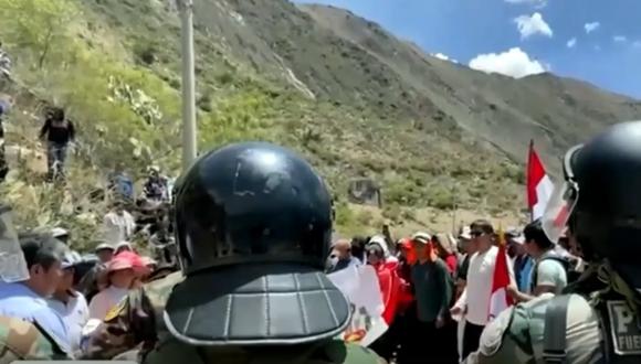Pobladores de Colcabambas intentan ingresar al complejo Hidroeléctrico del Mantaro. Foto: RPP Noticias