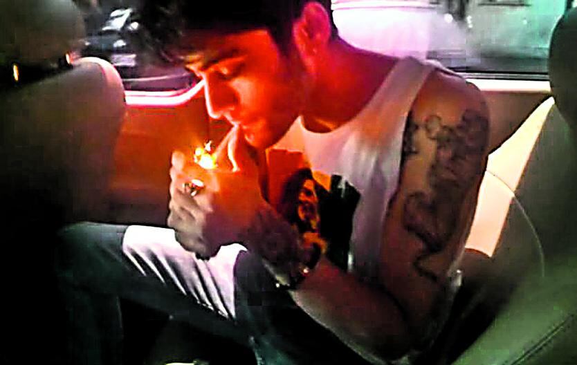 Los One Direction fumando marihuana