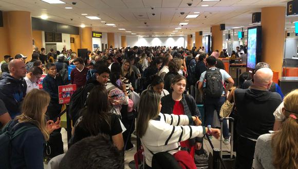 Pasajeros son afectados por demora en los vuelos Aeropuerto Jorge Chávez. (Foto: X/Luis Eduardo Cisneros)