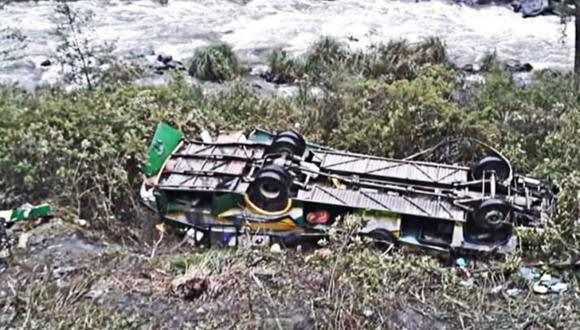 El bus cayó a un barranco de 40 metros.  (Foto: Andina)