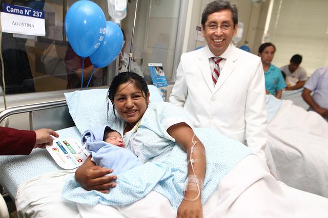 Así fue el nacimiento de los primeros bebés de 2015 [FOTOS]