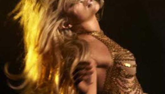 Shakira graba comercial de su nuevo perfume 
